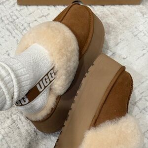New ugg size us 9